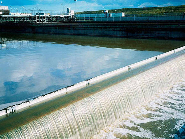 為什么白色聚合氯化鋁效果更受到關注